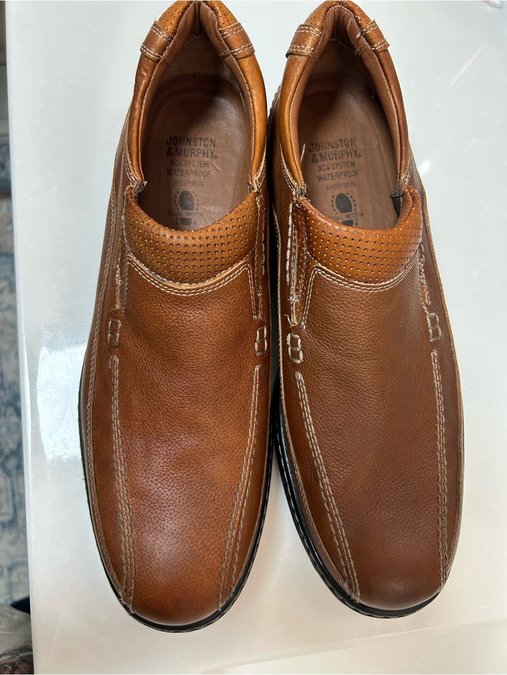 Johnston and Murphy XC4 waterproof sheepskin slip on apron toe shoes. Size 11.5